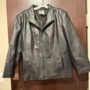 Women’s East 5th Black Leather Size XL, in Like New Condition